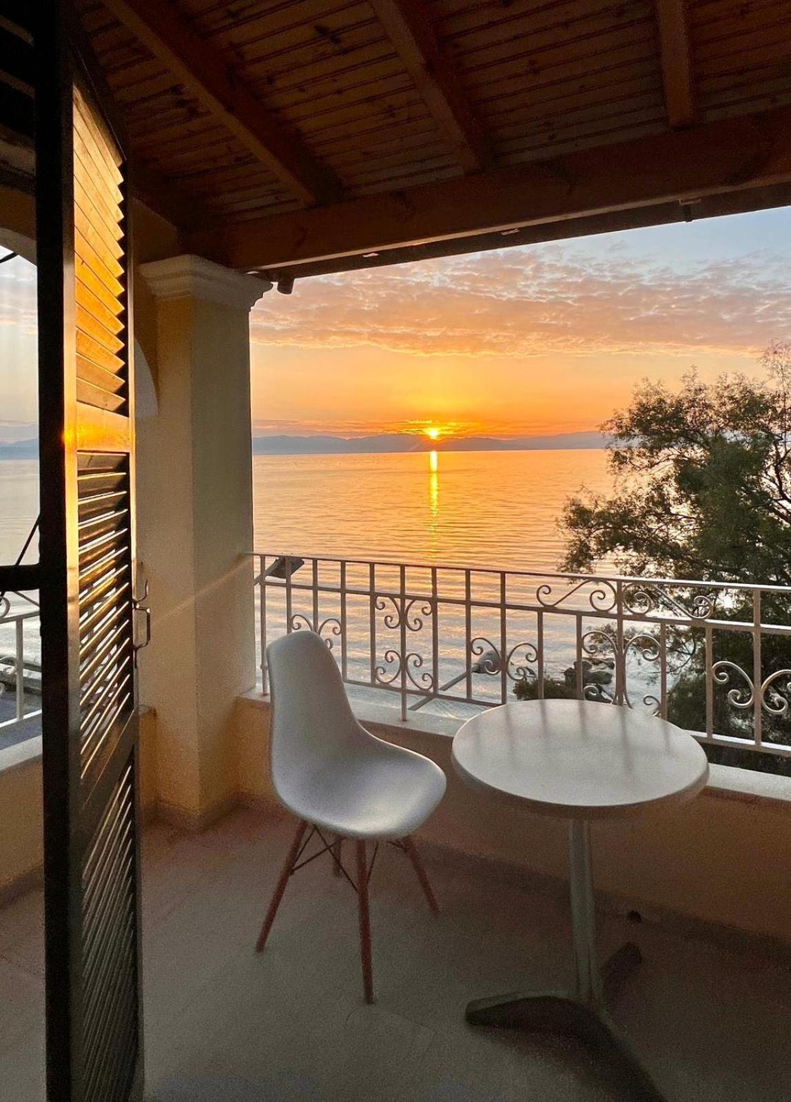 Aparthotel Ionian Mare Agios Ioannis Peristerion Exteriér fotografie